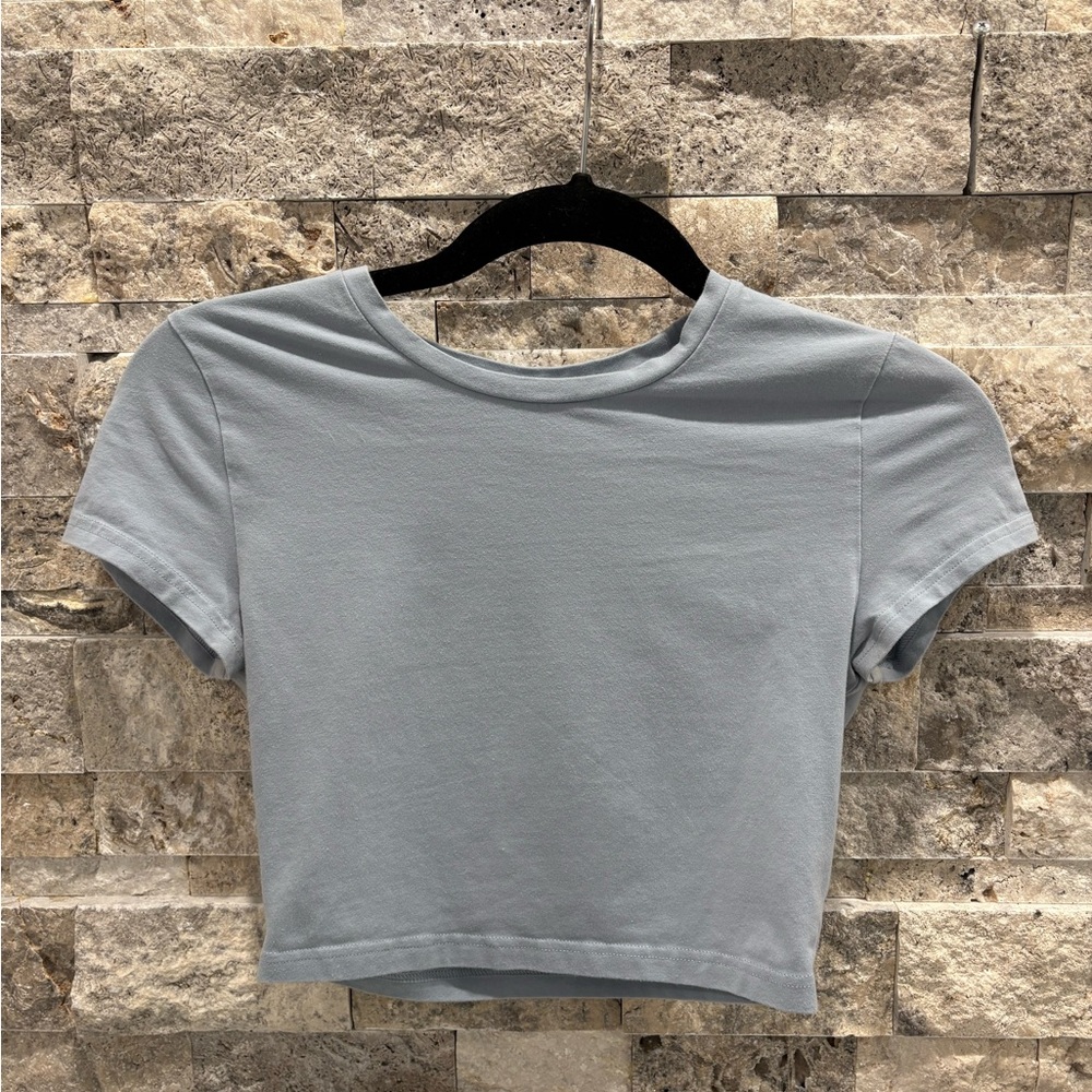 ARITZIA BABY TEE SHIRT LIGHT BLUE SIZE SMALL